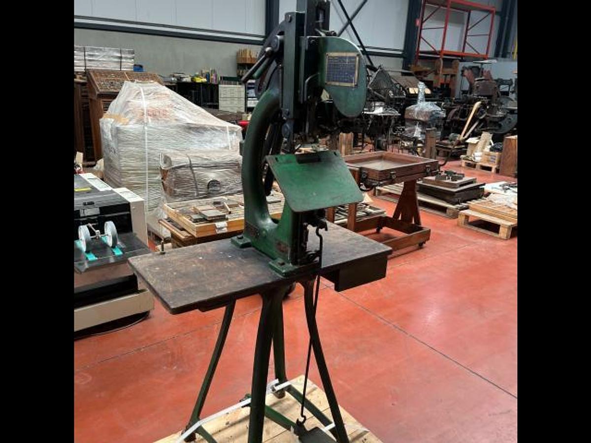 D'occasion LOT 4 Agrafeuses BREHMER - Machines de musée