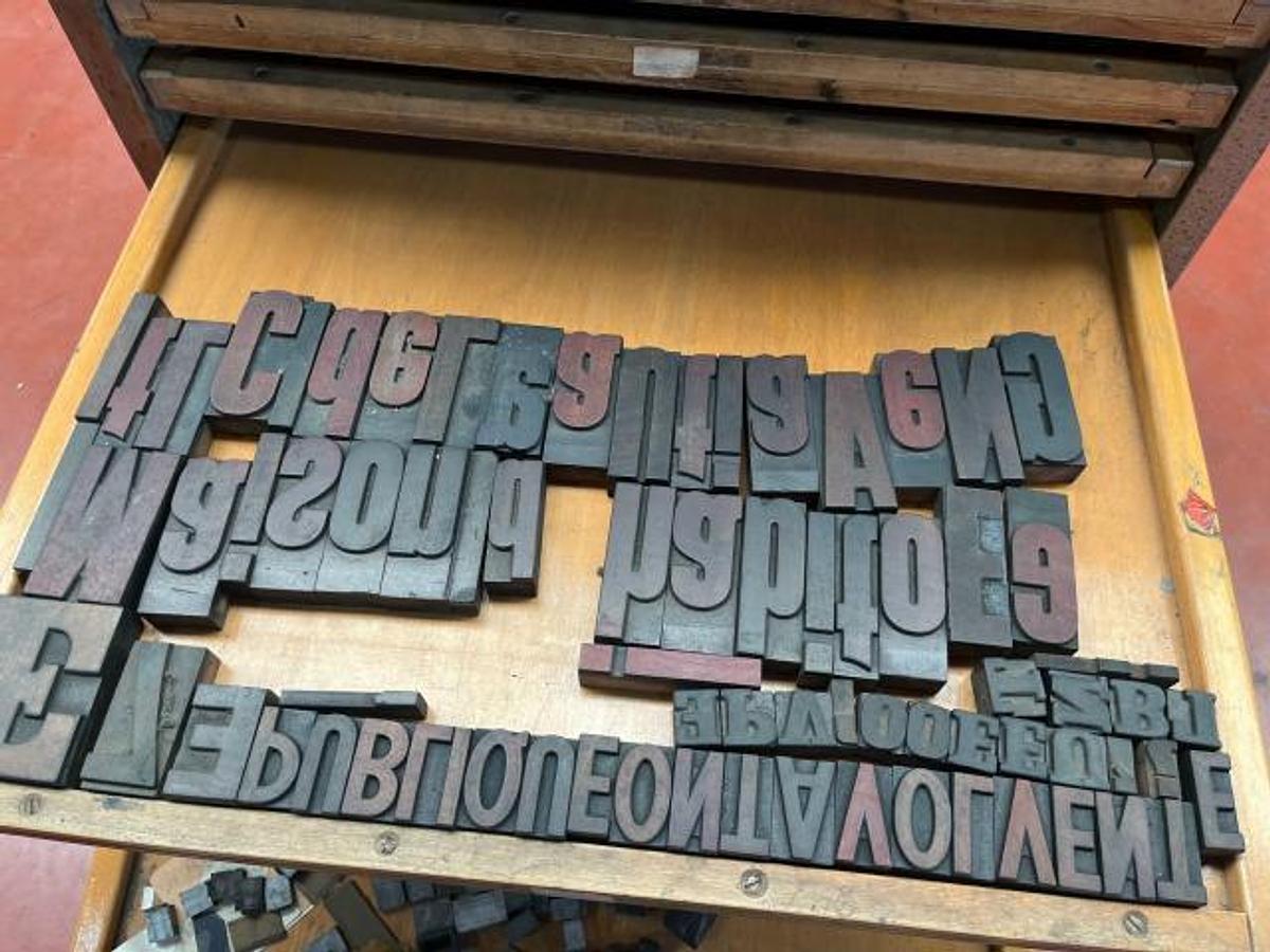 D'occasion LOT DE CARACTERES MOBILES EN BOIS - 