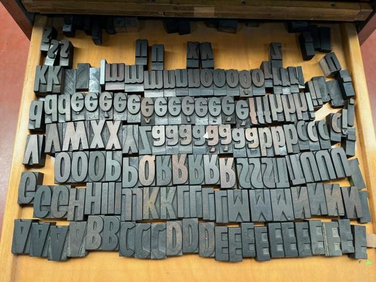 D'occasion LOT DE CARACTERES MOBILES EN BOIS -