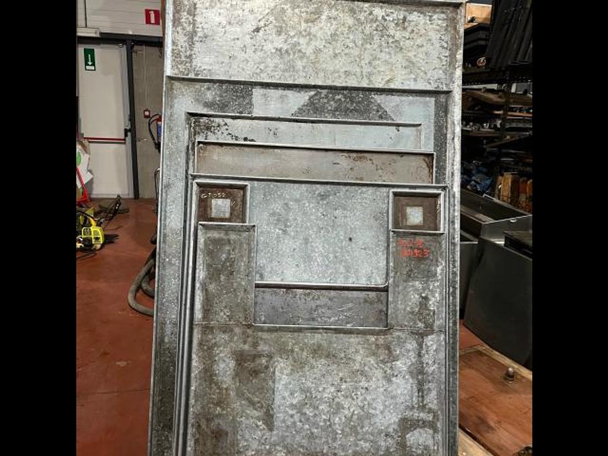 D'occasion Tôles de sol pour presses offsets de diiférentes marques