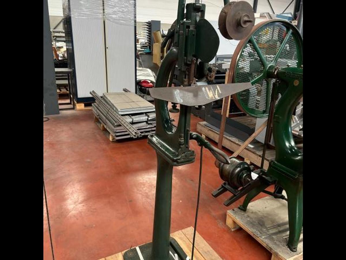 D'occasion LOT 4 Agrafeuses BREHMER - Machines de musée