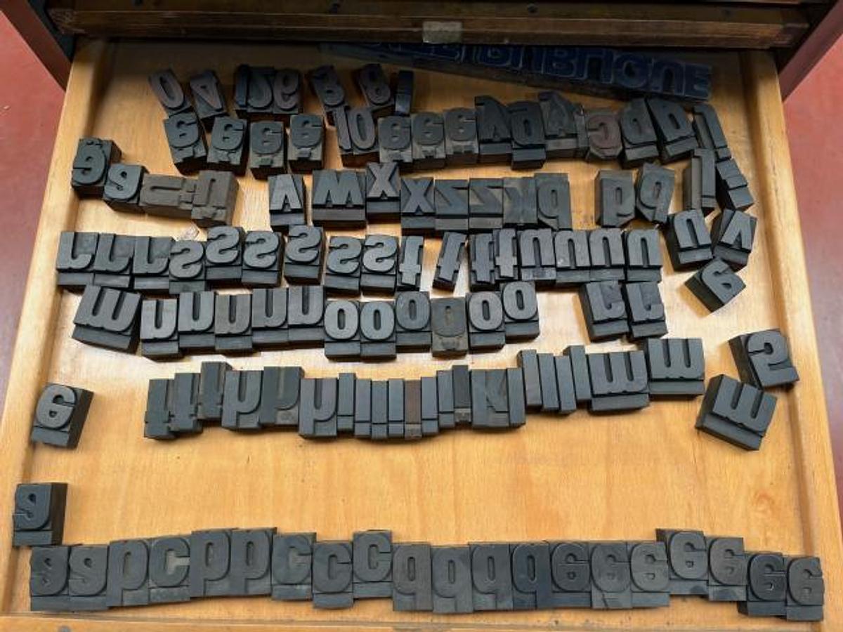 D'occasion LOT DE CARACTERES MOBILES EN BOIS -