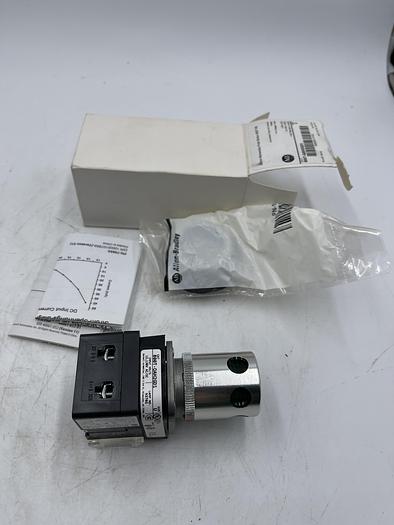 Allen-Bradley 800T-QAH2GD1 Ser U 