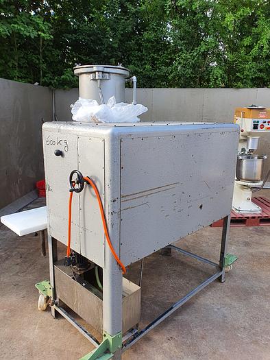 Used used Dosing and filling machine AWEMA Type MKD-180, built in 1981.