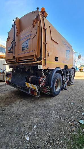 Usato N.2 autocarri spazzatrici, IVECO Eurocargo, allestiti dalla SMV per pulizia stradale