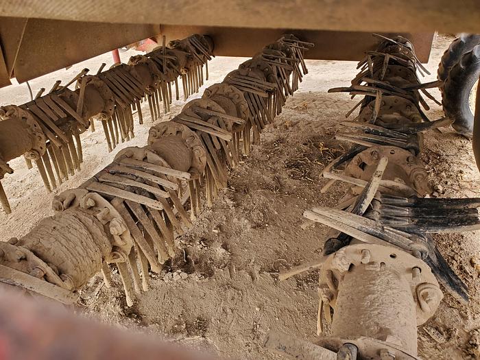 Used WIC 6 Row Beet Topper / Shredder