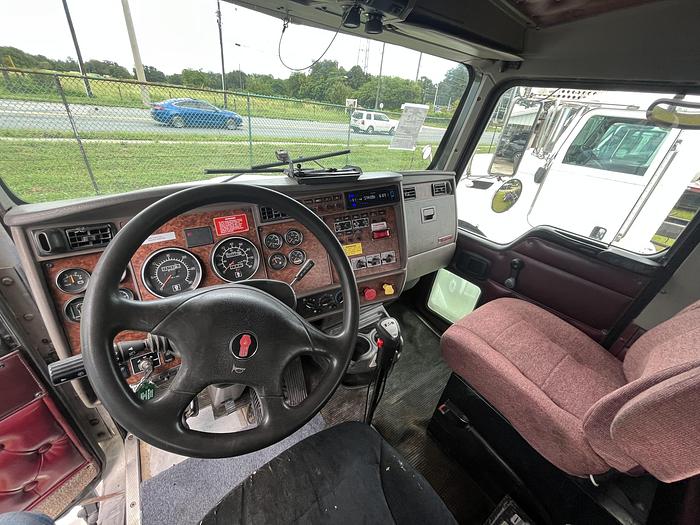 Used 2005 Kenworth T800 Tri-Axle Roll-Off Truck