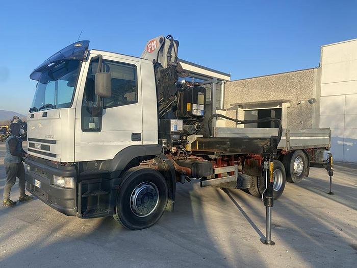 Usato 2002 iveco EUROTECH 260E28 CON GRU