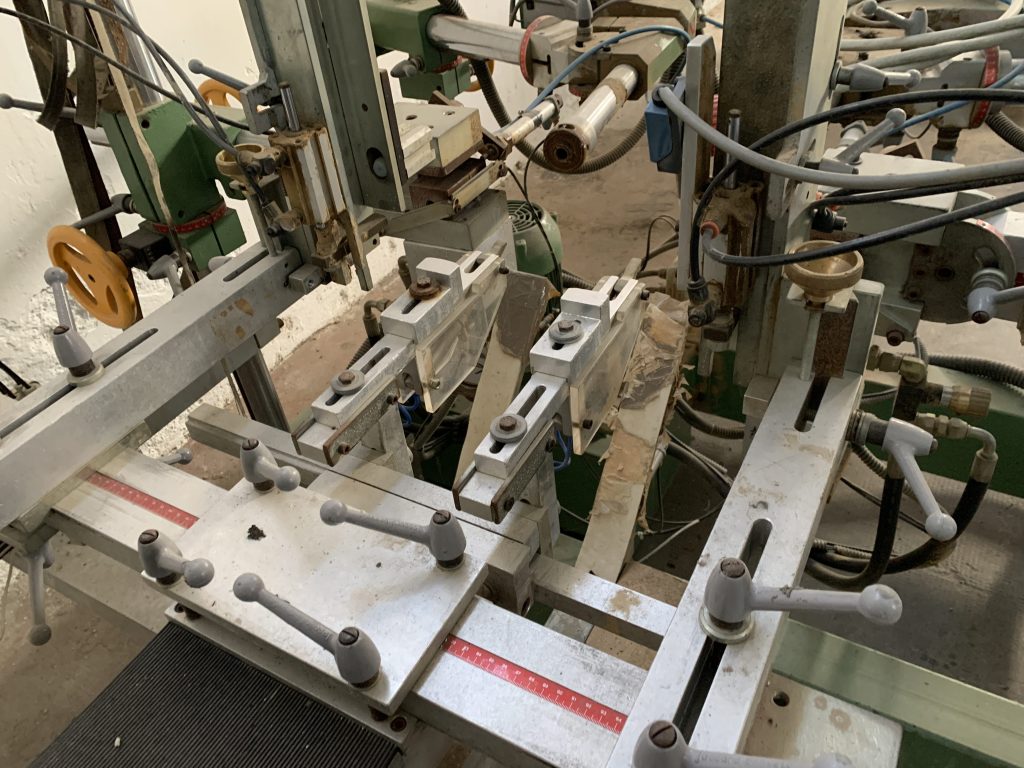 Usato Zigrinatrice foratrice per tressi di sedia