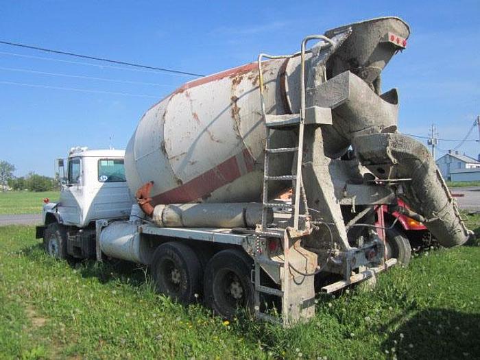 Used 1998 Mack DM690S Concrete Truck