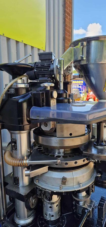 Used Manesty Express 25 station