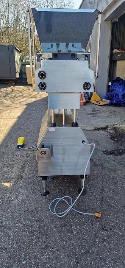 Used Swiftpack 16 Lane Tablet Counter