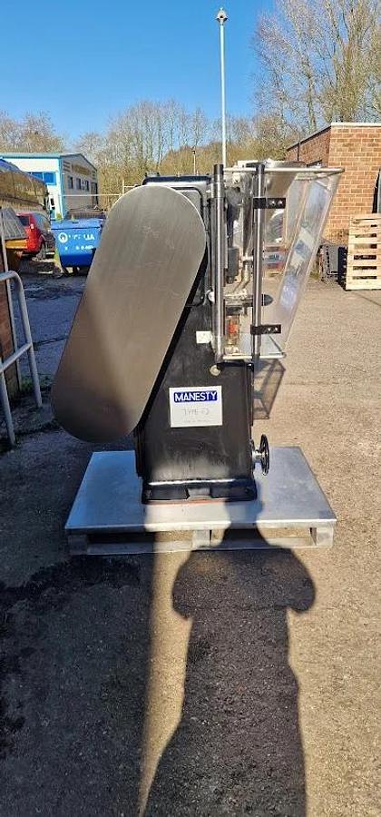 Used Manesty F3 Tablet Press