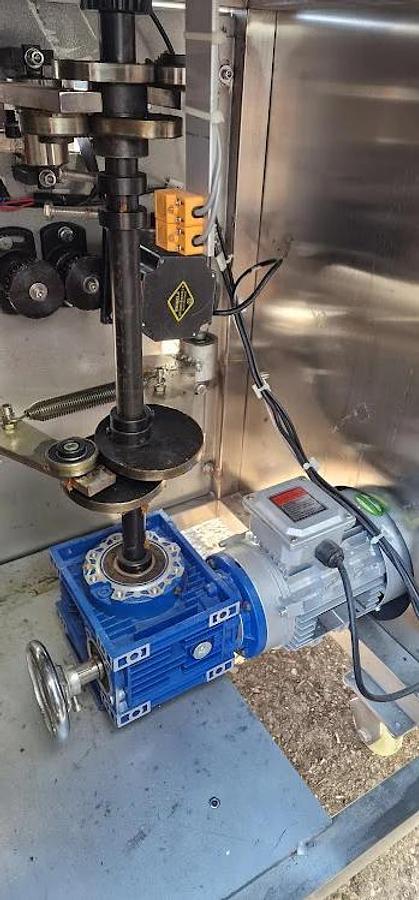 Used Automatic Vertical Filling and Sealing Machine