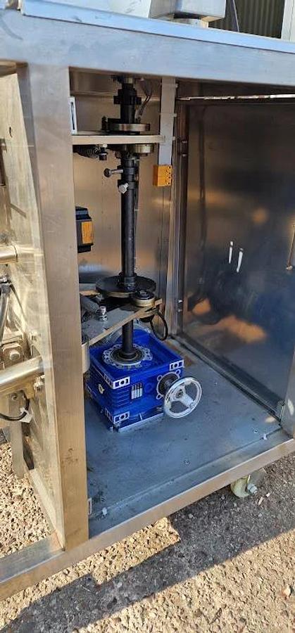 Used Automatic Vertical Filling and Sealing Machine