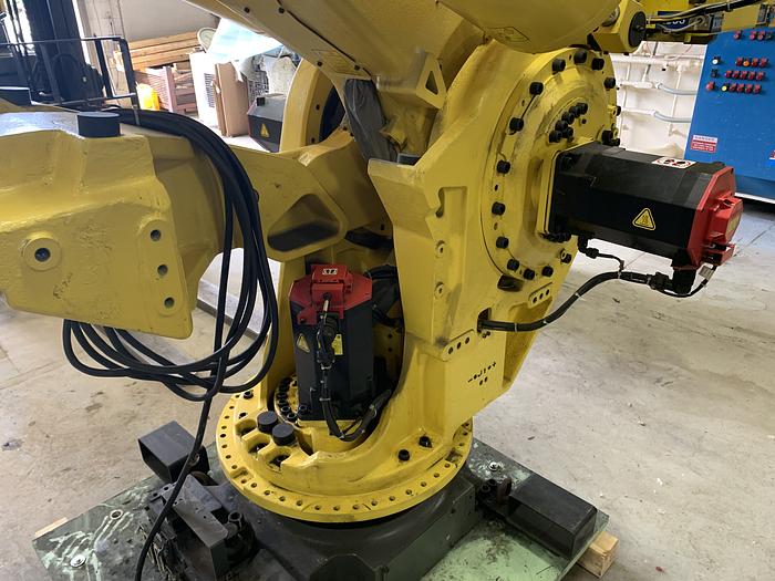Used FANUC M900iA/600 6 AXIS CNC ROBOT WITH R30iA CONTROLLER