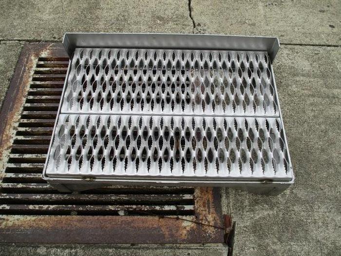 Used Work Platform; 24"x17", Serrated deck, 6" high