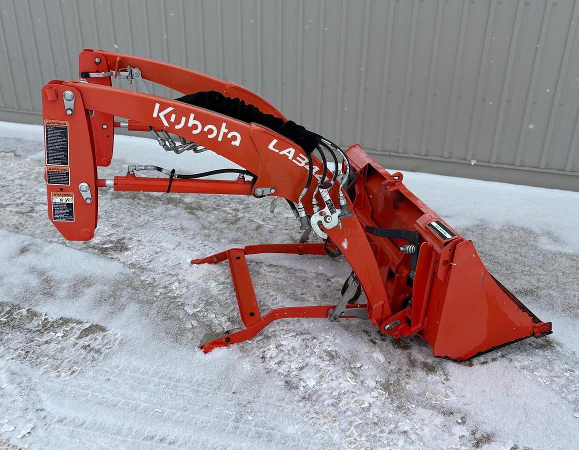 Used 2018 Kubota BX2680 Tractor w/snowblower, front loader U # 2819