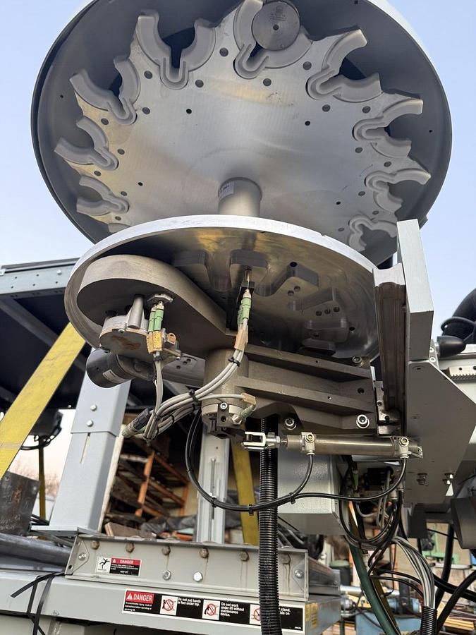 Used WEEKE VANTECH 480, 4' x 8' CNC ROUTER WITN PANEL MATERIAL HANDLING & INTEGRATED DUST COLLECTION SYSTEM