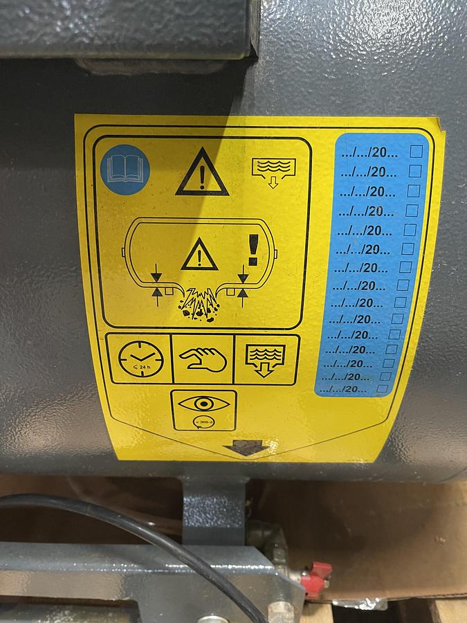 Used ATLAS COPCO, G11P 15 HP, ROTARY SCREW AIR COMPRESSOR