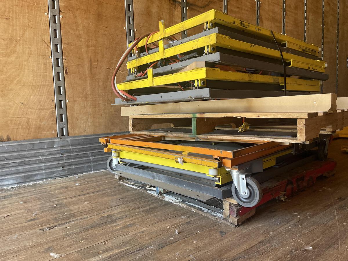 Used LOT OF 5 LIGHT DUTY PNUEMATIC SCISSOR LIFTS