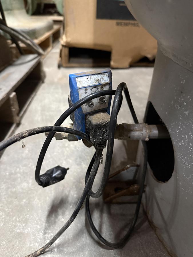 Used STEEL-FAB 200-GALLON VERTICAL COMPRESSED AIR RECEIVING TANK