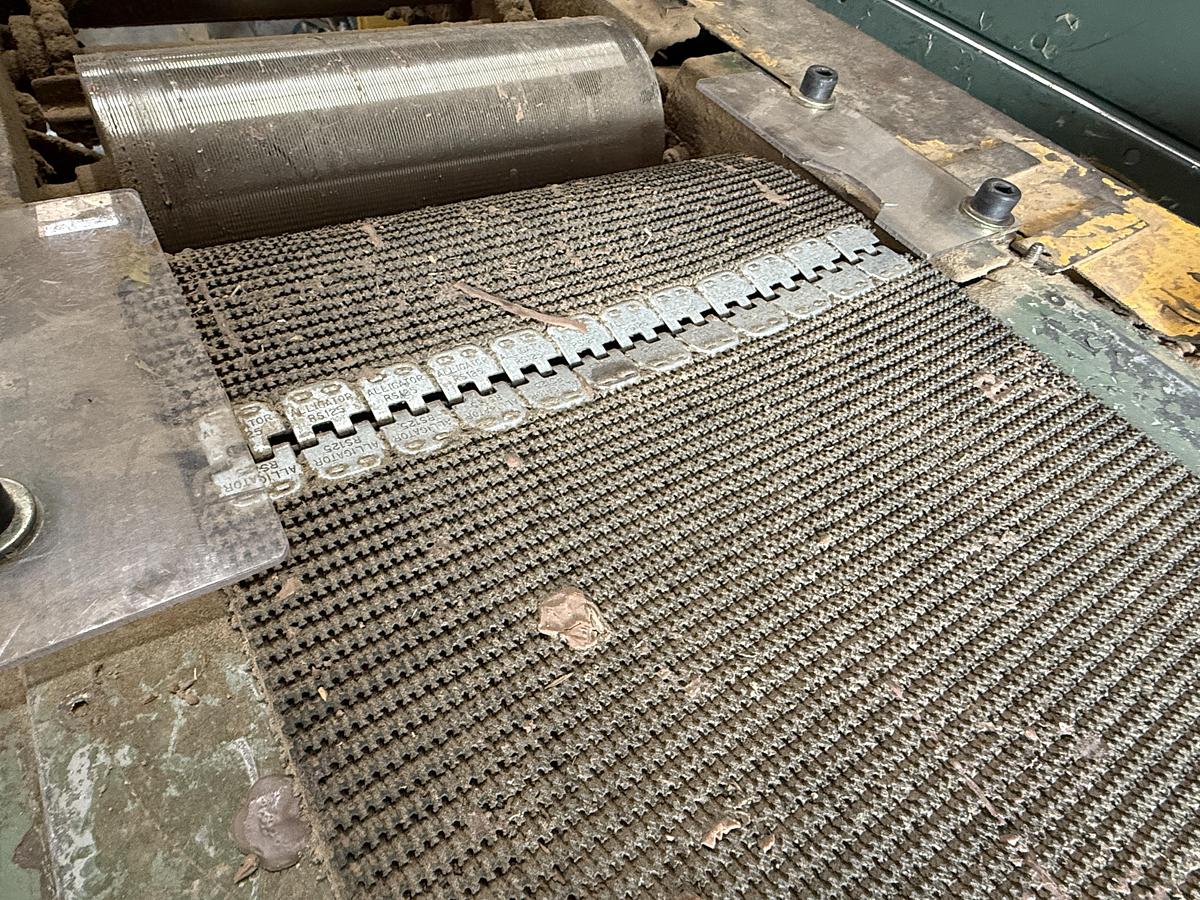 Used 14 FT. CONVEYORIZED GLUE SPREADER  