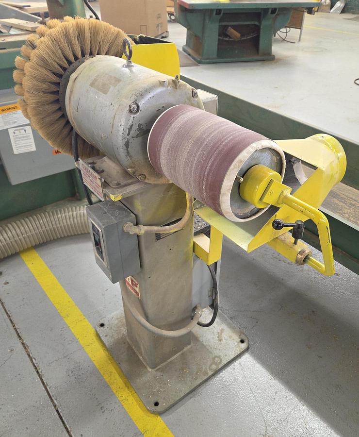Used G&P DOUBLE-SPINDLE COMBINATION PUMP AND BRUSH SANDER