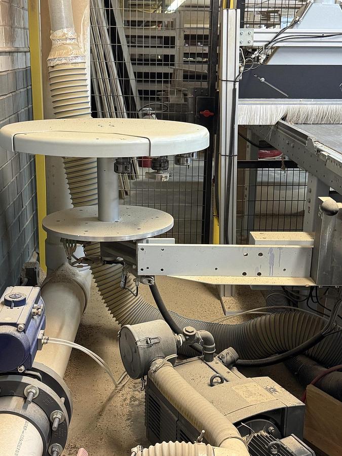 Used WEEKE VANTECH 480, 4' x 8' CNC ROUTER WITN PANEL MATERIAL HANDLING & INTEGRATED DUST COLLECTION SYSTEM