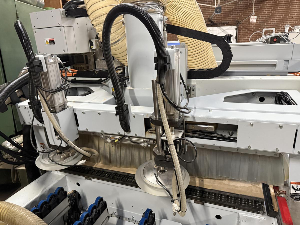 Used WEEKE VANTECH 480, 4' x 8' CNC ROUTER WITN PANEL MATERIAL HANDLING & INTEGRATED DUST COLLECTION SYSTEM