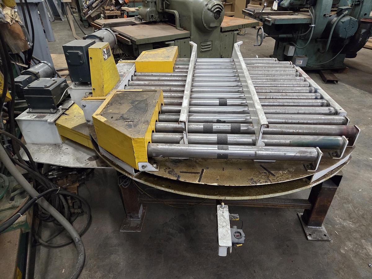 Used TURN-TABLE WITH POWER ROLLER CONVEYOR