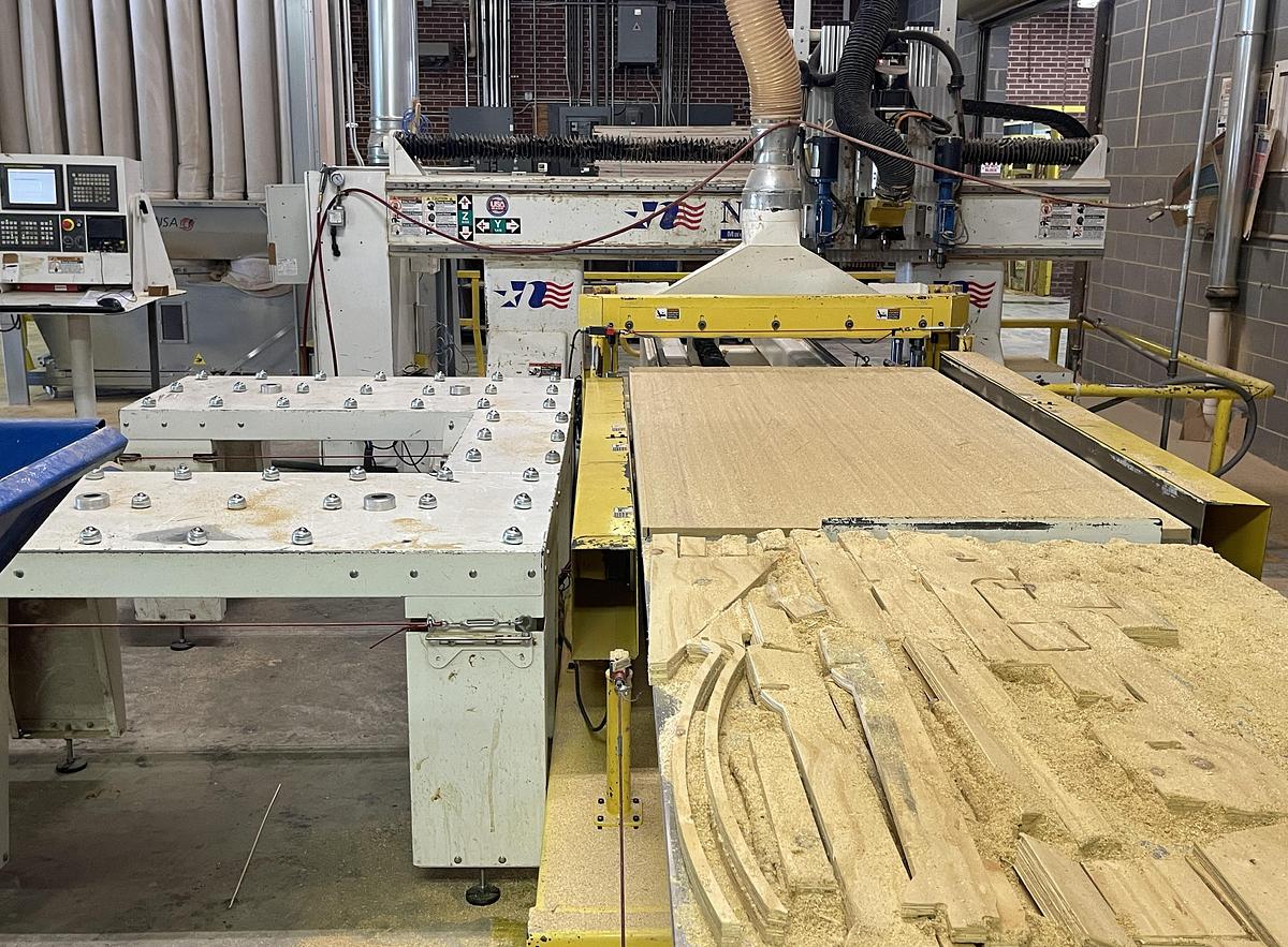 Used NORTHWOOD IH48, 4' x 8' ROLLER HOLD-DOWN 3-AXIS CNC ROUTER WITH MATERIAL HANDLING