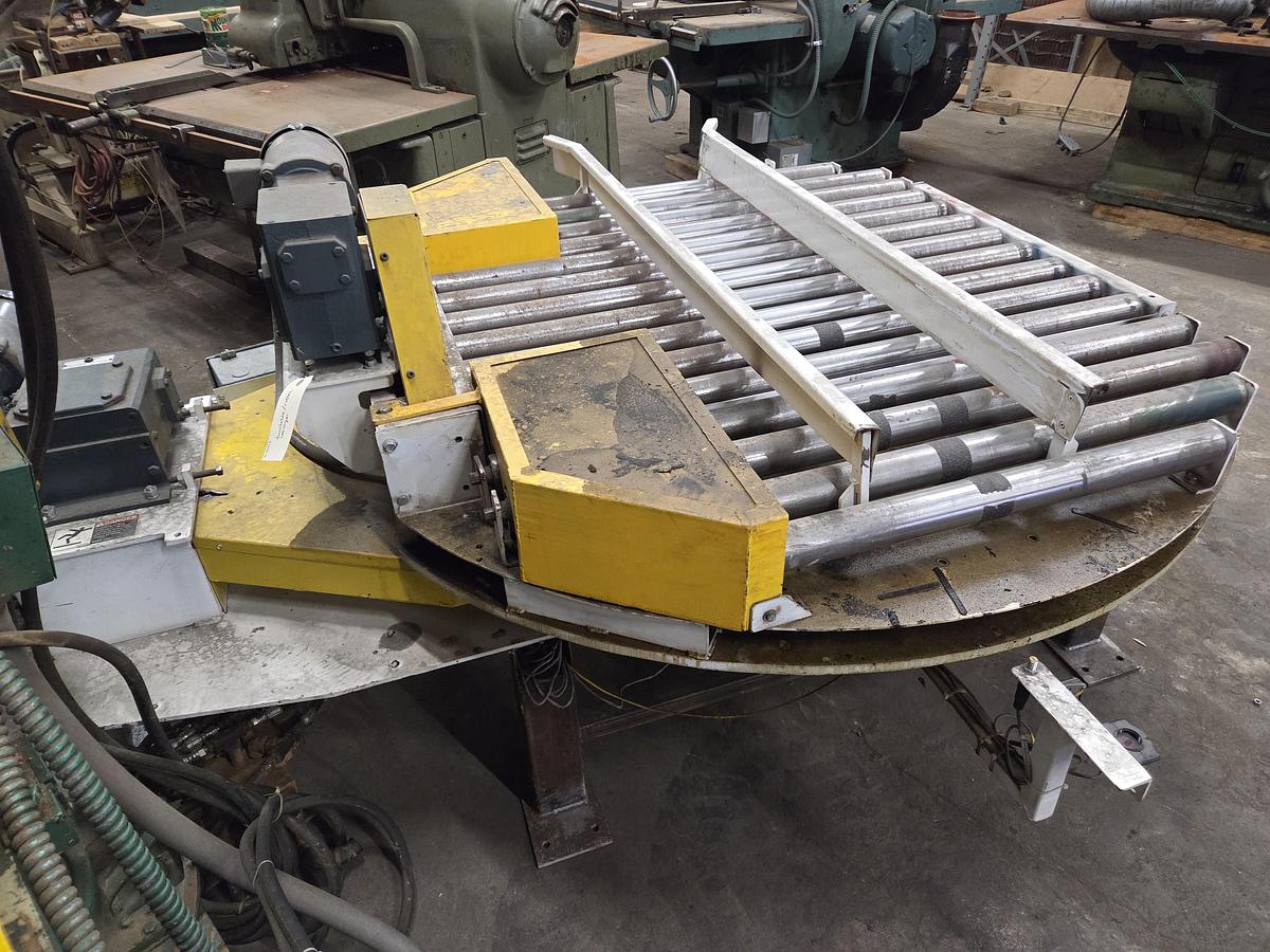 Used TURN-TABLE WITH POWER ROLLER CONVEYOR