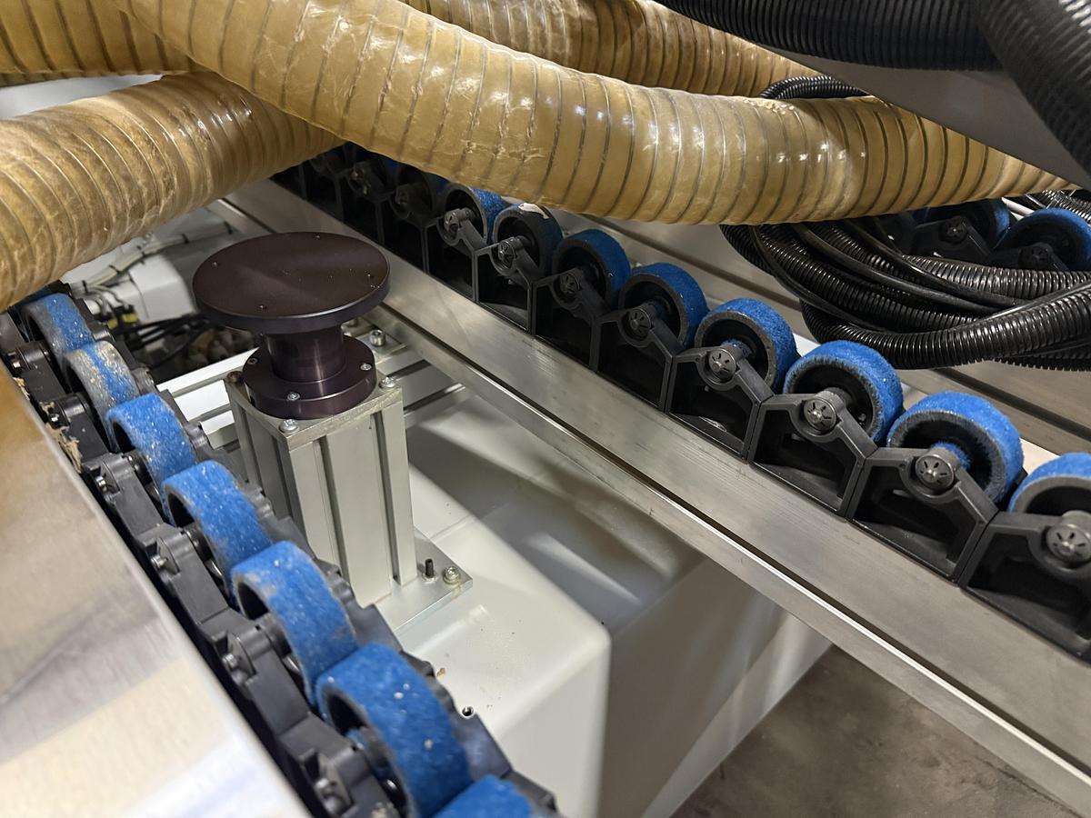 Used WEEKE VANTECH 480, 4' x 8' CNC ROUTER WITN PANEL MATERIAL HANDLING & INTEGRATED DUST COLLECTION SYSTEM