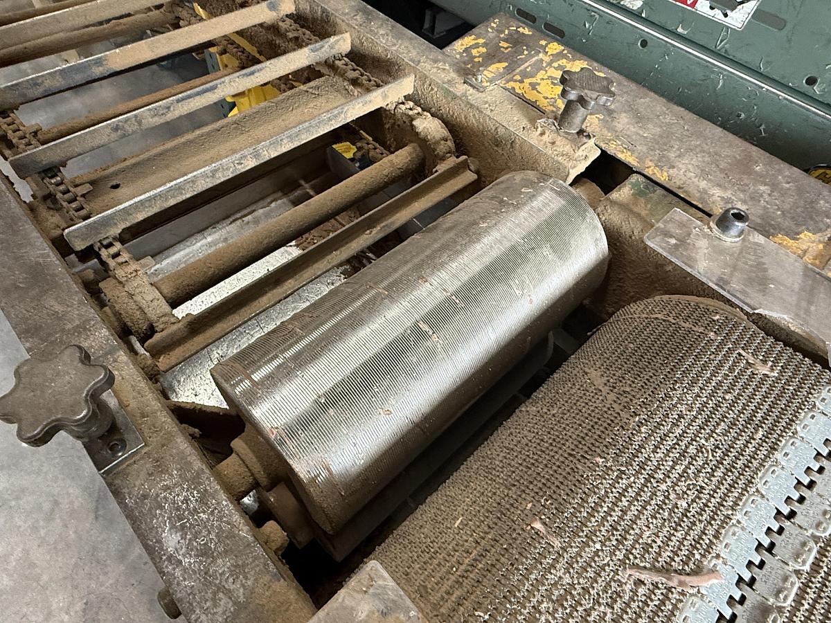 Used 14 FT. CONVEYORIZED GLUE SPREADER  