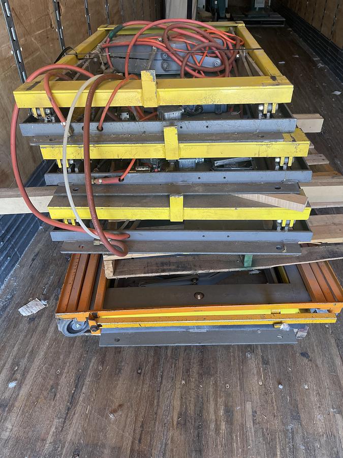 Used LOT OF 5 LIGHT DUTY PNUEMATIC SCISSOR LIFTS
