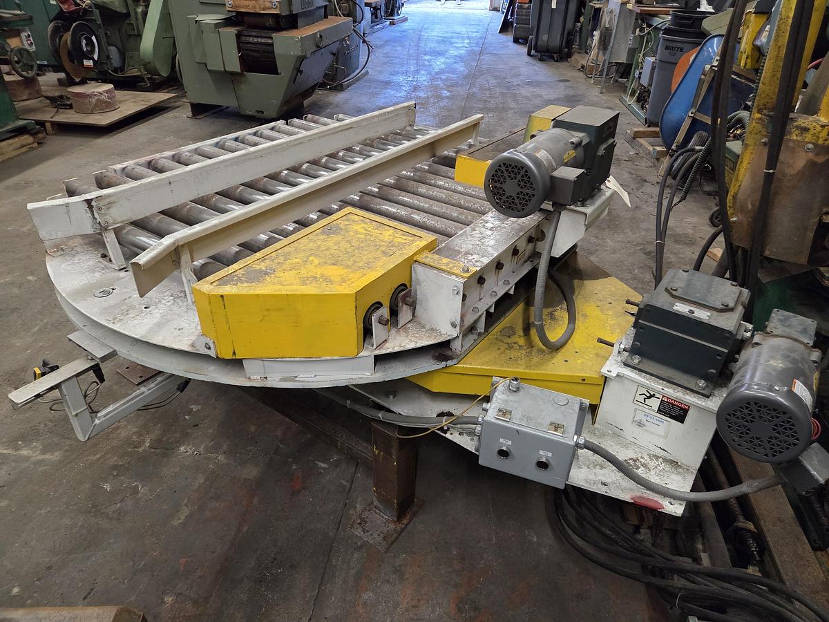 Used TURN-TABLE WITH POWER ROLLER CONVEYOR