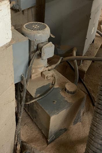 Used Oliver TYPE SWING-STYLE CUT-OFF SAW STATION