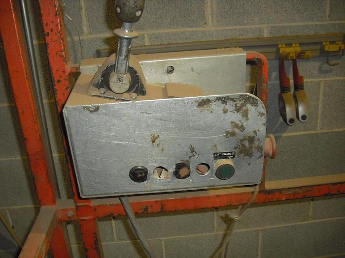 Used SKYJACK SJM-3219 19 FT MAN-LIFT