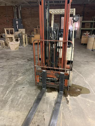 Used NISSAN CPH01A18V, 3,500 LB. PROPANE FORK-LIFT