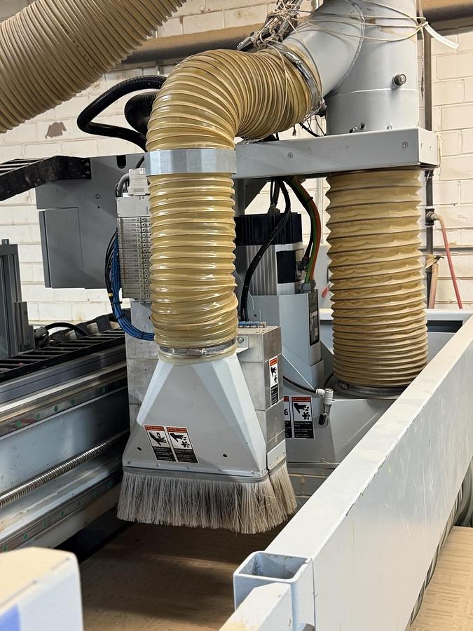 Used WEEKE VANTECH 480, 4' x 8' CNC ROUTER WITN PANEL MATERIAL HANDLING & INTEGRATED DUST COLLECTION SYSTEM