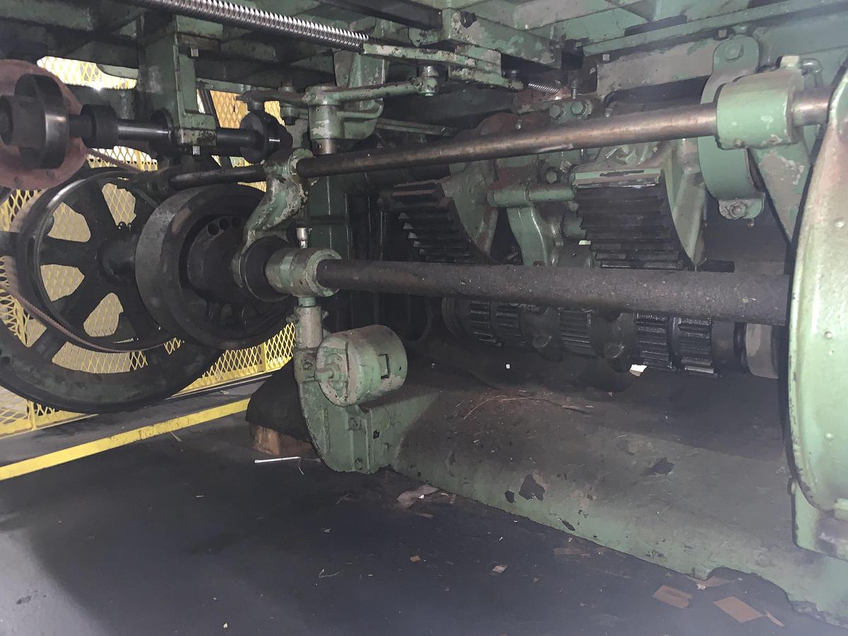 Used SEYBOLD 56" VENEER GUILOTINE CLIPPER