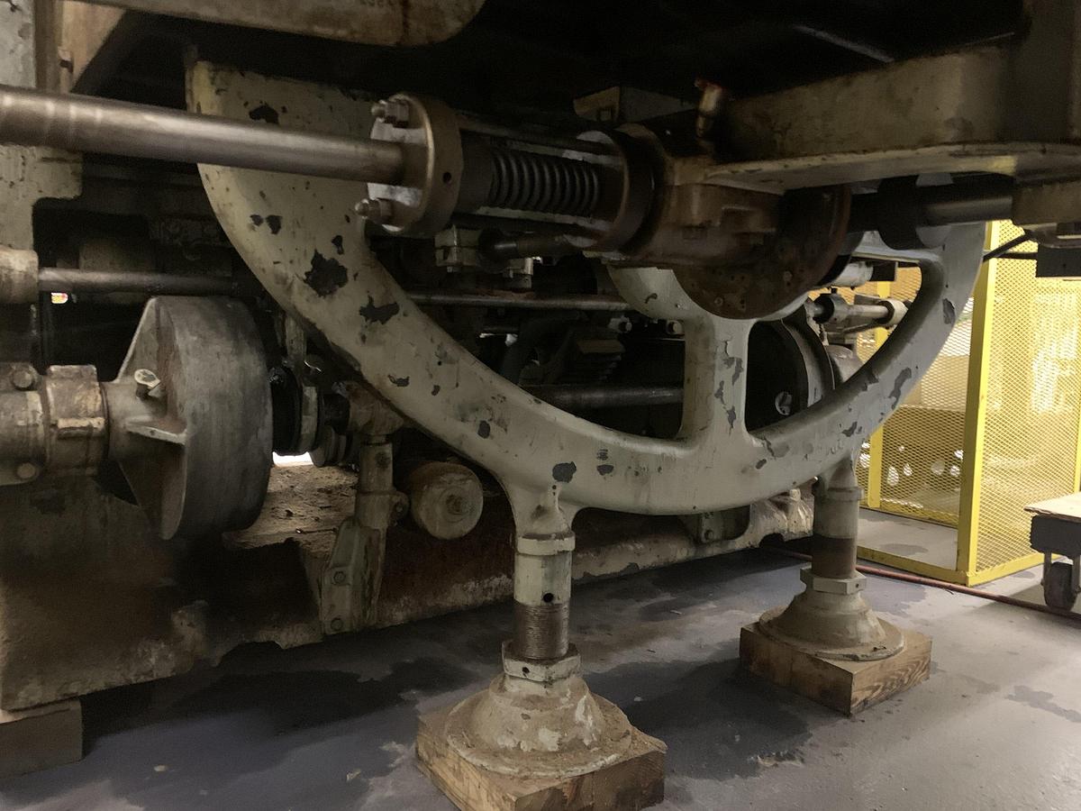 Used SEYBOLD 72" VENEER GUILOTINE CLIPPER