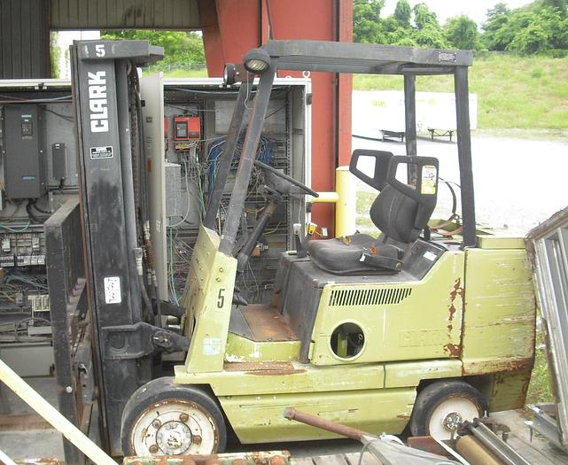 Used CLARK GCX30 5,000 LB PROPANE FORK-LIFT
