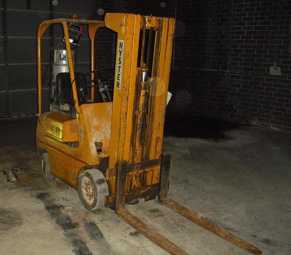 Used HYSTER 530A 3,000 LB LP FORK-LIFT