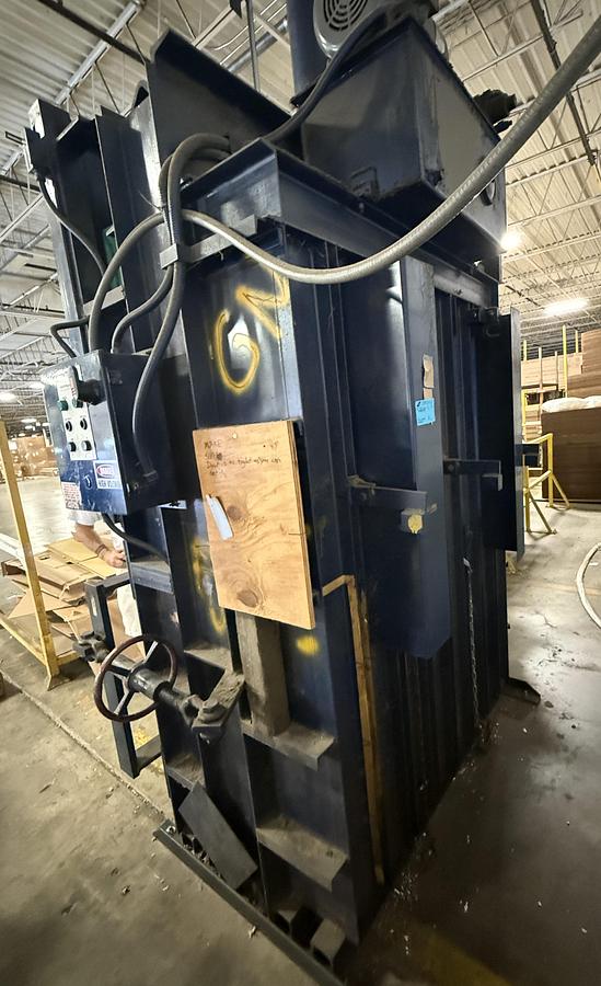 Used MAX-PAK 6' X 4' VERTICAL CARDBOARD BAILER