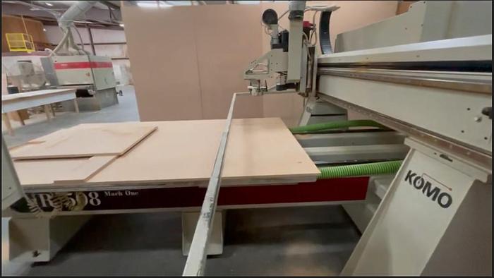Used KOMO VR-508 MACH ONE 5′ x 8′ MOVING TABLE 3-AXIS CNC ROUTER