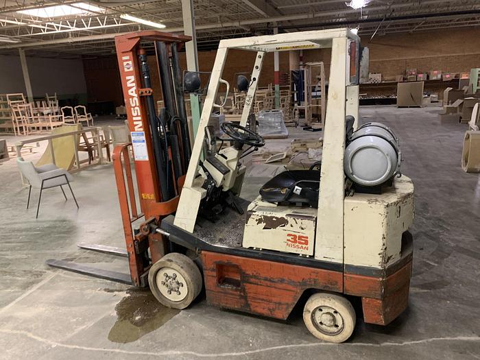 Used NISSAN CPH01A18V, 3,500 LB. PROPANE FORK-LIFT