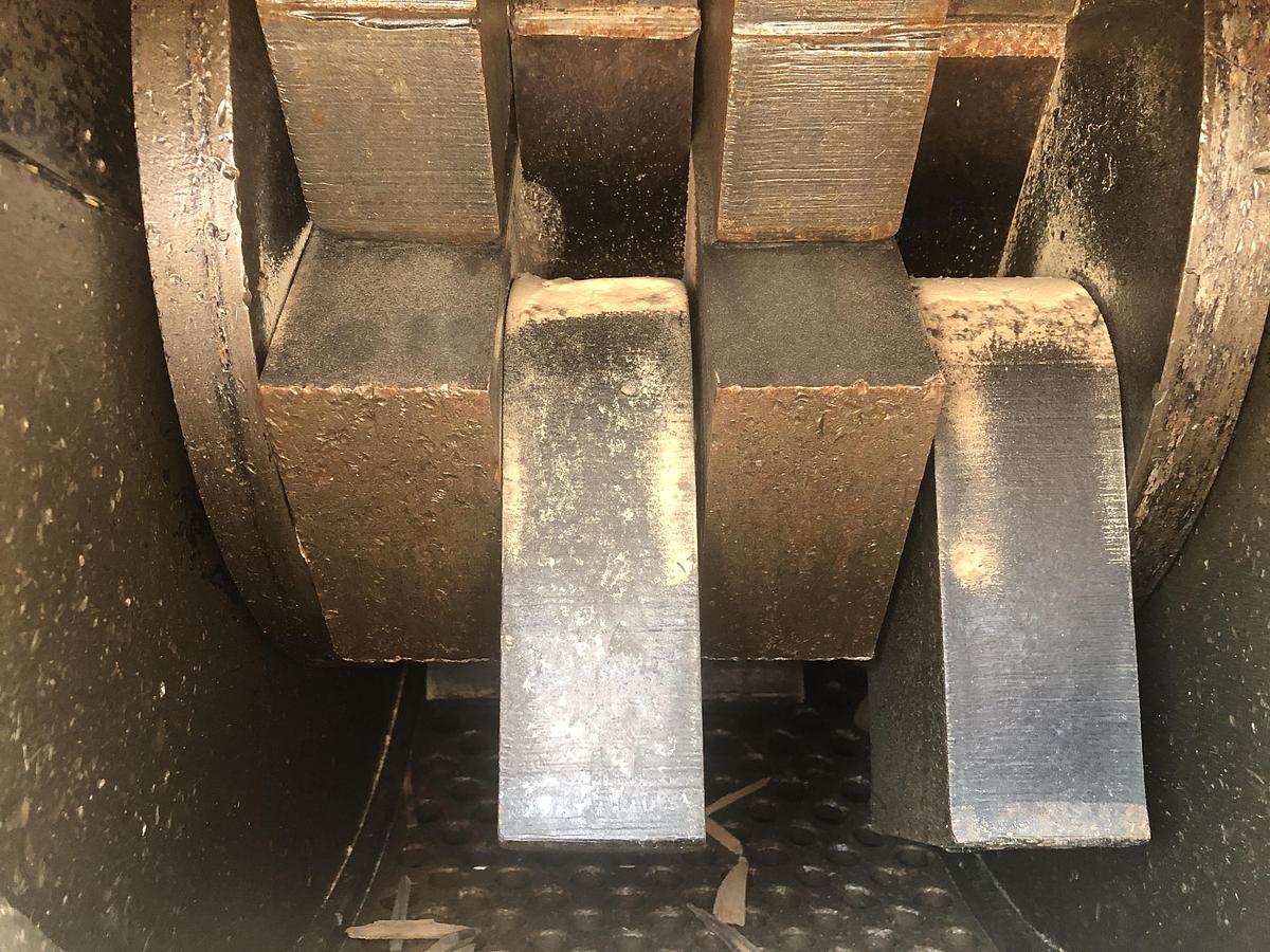 Used JACOBSON 60 HP,WOOD CHIPPER WITH WEBSTER SHAKER FEED CONVEYOR