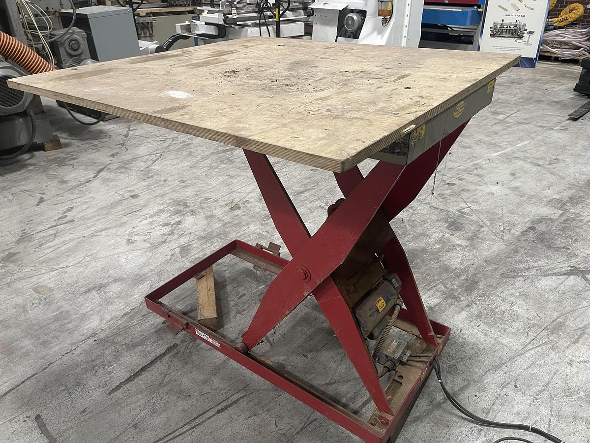 Used SOUTHWORTH 2' x 4' 1,500 LB. SCISSOR-LIFT